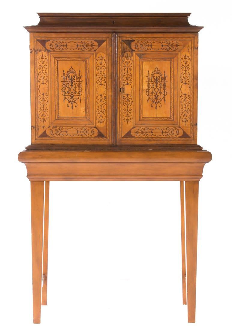 FURNITURE 1405 Late Federal mahogany bow-front chest of drawers Baltimore/Philadelphia, circa 1815; flat top with inlaid edge, two short and three graduated long drawers in bow-front case, reeded
