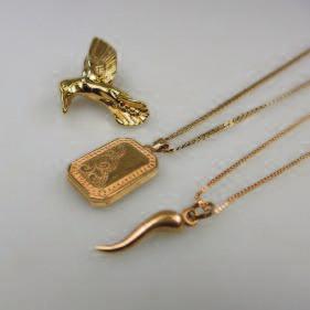 with a 10k yellow gold pendant, a 14k yellow gold locket and a 14k yellow gold hummingbird pin, length 24 61 cm.; 16 40.6 cm., 12.