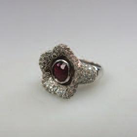 261 18k White Gold Ring set with a full cut ruby (approx. 2.10ct.