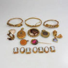 bracelet set with 7 gold charms and a pair of 18k gold hoop earrings, 59.5 Est.