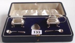 pattern crested handles by J S, Dublin, 1846, 448 grams