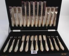 canteen of dessert cutlery, twelve knives and