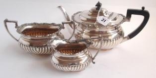 dish 30-50 30 Pair of silver plated sauceboats with