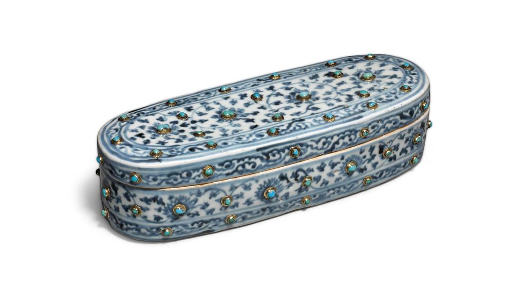 Writing box White porcelain decorated in underglaze cobalt blue and set with gold and turquoise applied in ottoman turkey Jingdezhen kilns, Jiangxi province Ming dynasty, Hongzhi period (488-505),