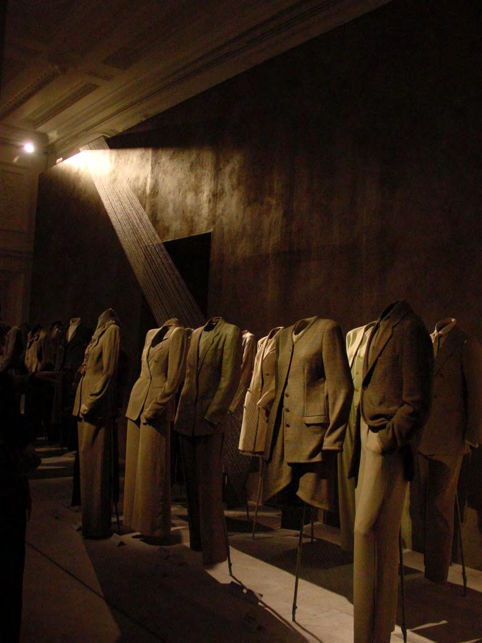 Fashion industry and museum exhibitions -a happy marriage? Giorgio Armani Exhibition 2004 For visitors 1.
