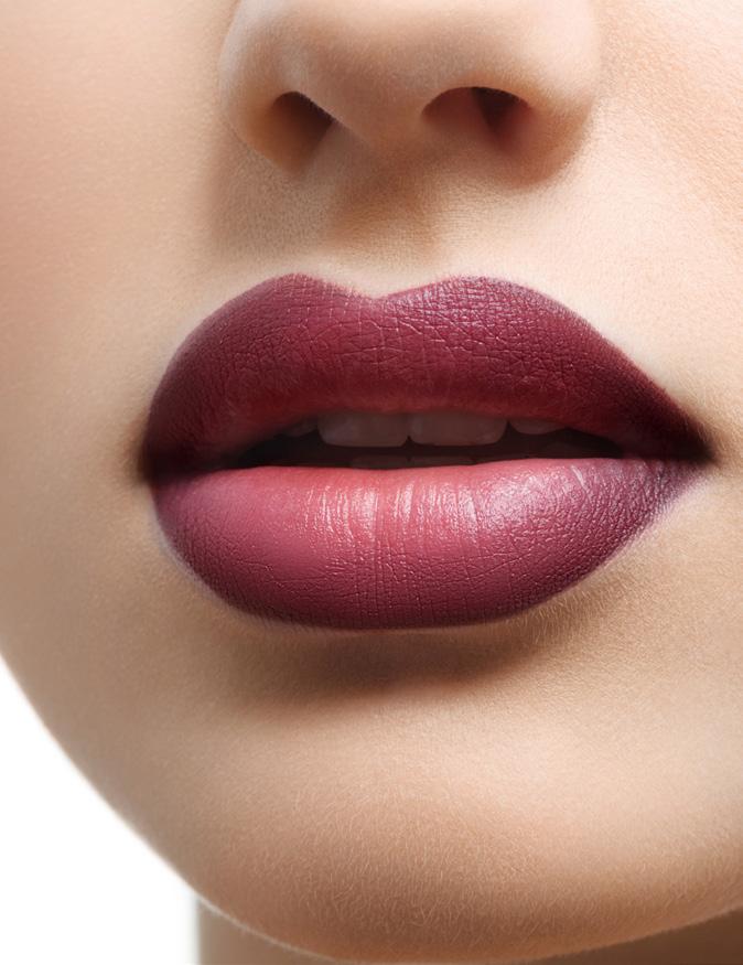 Creative Lip Styles FOR ALL PERSONALITIES OMBRE LOOK For The Romantic Girl 1 Line the corner edges of your lips with a lip liner.
