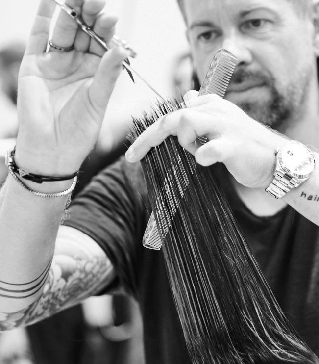 ESSENTIAL SKILLS Ĩ CELEBRITY CUT & STYLING The line between celebrity and reality continue to