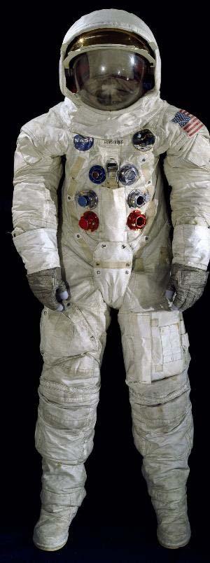 3 of 5 1/3/2014 10:10 AM Objects from the Smithsonian Collections that represent the history of the United States include (clockwise, from left): Neil Armstrong s Apollo spacesuit,