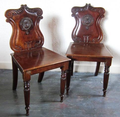 divisions and two cupboards under. Height 138 cms, width 137 cms 80-120 452.