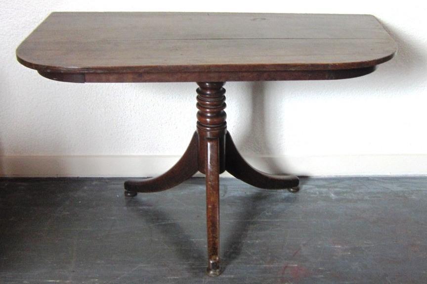 A Georgian 'D' shaped Table, the turned pedestal raised on three outswept supports, width 120 cms 474.