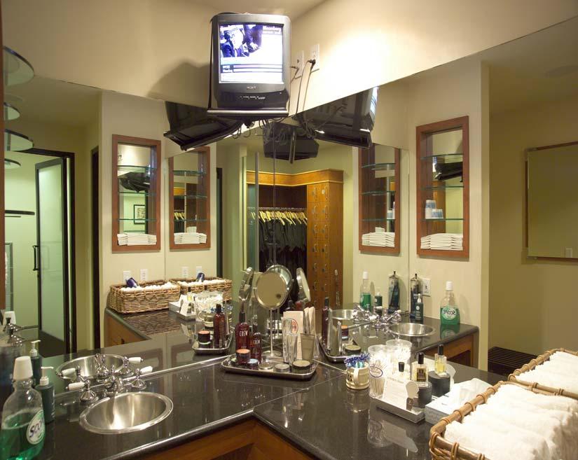expert men s grooming technicians traditional shoeshine stand 11 satellite