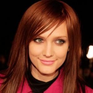 Black women with luxurious dark tresses can go for auburn red tinted hair. In case you have dark or light brown hair, you can sport subtle beautiful auburn lowlights.