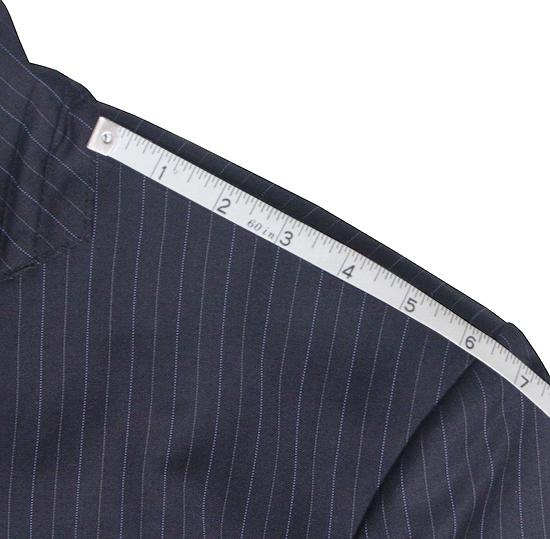 7. SHOULDER Measure the distance between sleeve and collar