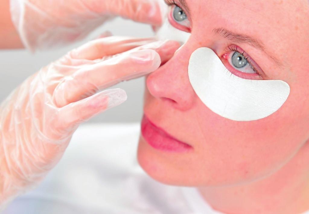 Remove the protective backing from the Intensive Soothing Under Eye Gel Pad (pictured) and place the pad under the lower lid, as close as possible to the lower lash line, without covering