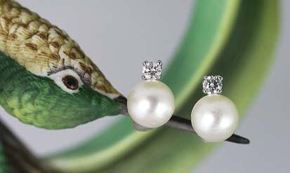 00 B] 8mm akoya pearl earrings with two round