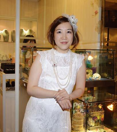 DESIGN Pinky Szeto: Lady in pink By Bernardette Sto. Domingo There is no denying that jewellery designer Pinky Szeto is in love with colours.