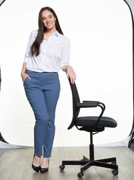 Slim Slim You show your curves! Emphasizing the figure trousers and jeans straighten the leg optically. Thanks to high stretch all "Slim" fits have these feminine "leggings" effect.