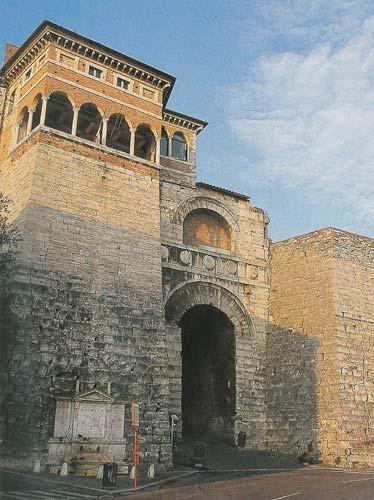 Porta Augusta Fortified city gate in Perugia 2nd century BCE. Tunnel like passage way between two enormous towers.