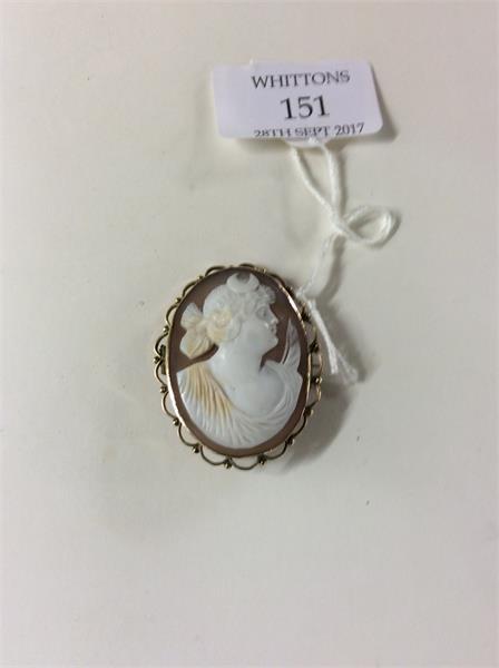 151 An oval cameo of a