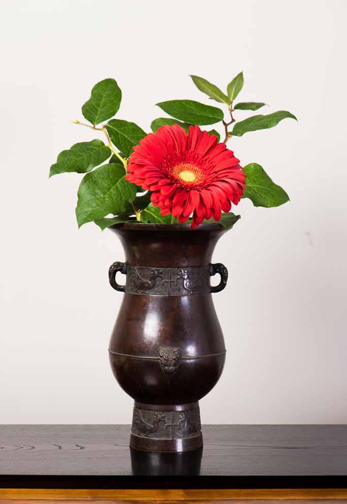 1016 清仿古天鸡纹双兽耳尊 A CHINESE BRONZE VASE A bronze vase in baluster form.