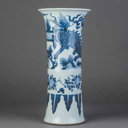 5 $800-1200 1070 清青花如意云头纹莲子罐 A CHINESE BLUE AND WHITE BALUSTER VASE Decorated with bands of stylized archaistic motifs, scrolling flowers and