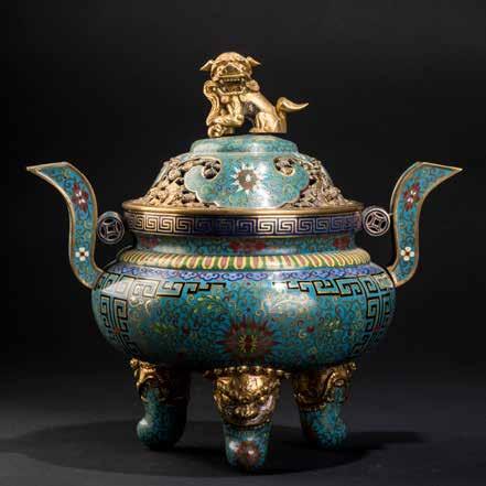Height 9 Width 10 $800-1200 1105 铜胎掐丝珐琅花卉纹蒜头摇铃瓶 A CHINESE CLOISONNE ENAMELED GARLIC-HEAD VASE The vase is decorated with medallion flower heads and