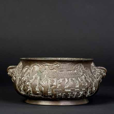 1157 明铜云鹤八卦纹琮式瓶 A CHINESE CONG BRONZE VASE A Cong-style vase with a square, heavily Bagua- patterned body rising from a short, square base.