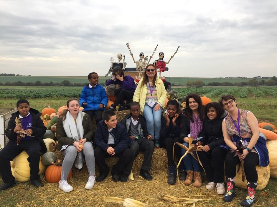 Jubilee Class Jubilee Class and a few pupils from District Class went to visit the pumpkin farm. We walked in the fields and picked our pumpkins. There were orange pumpkins and white pumpkins.