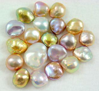 6 New farming techniques have led to the introduction of new varieties of pearls.