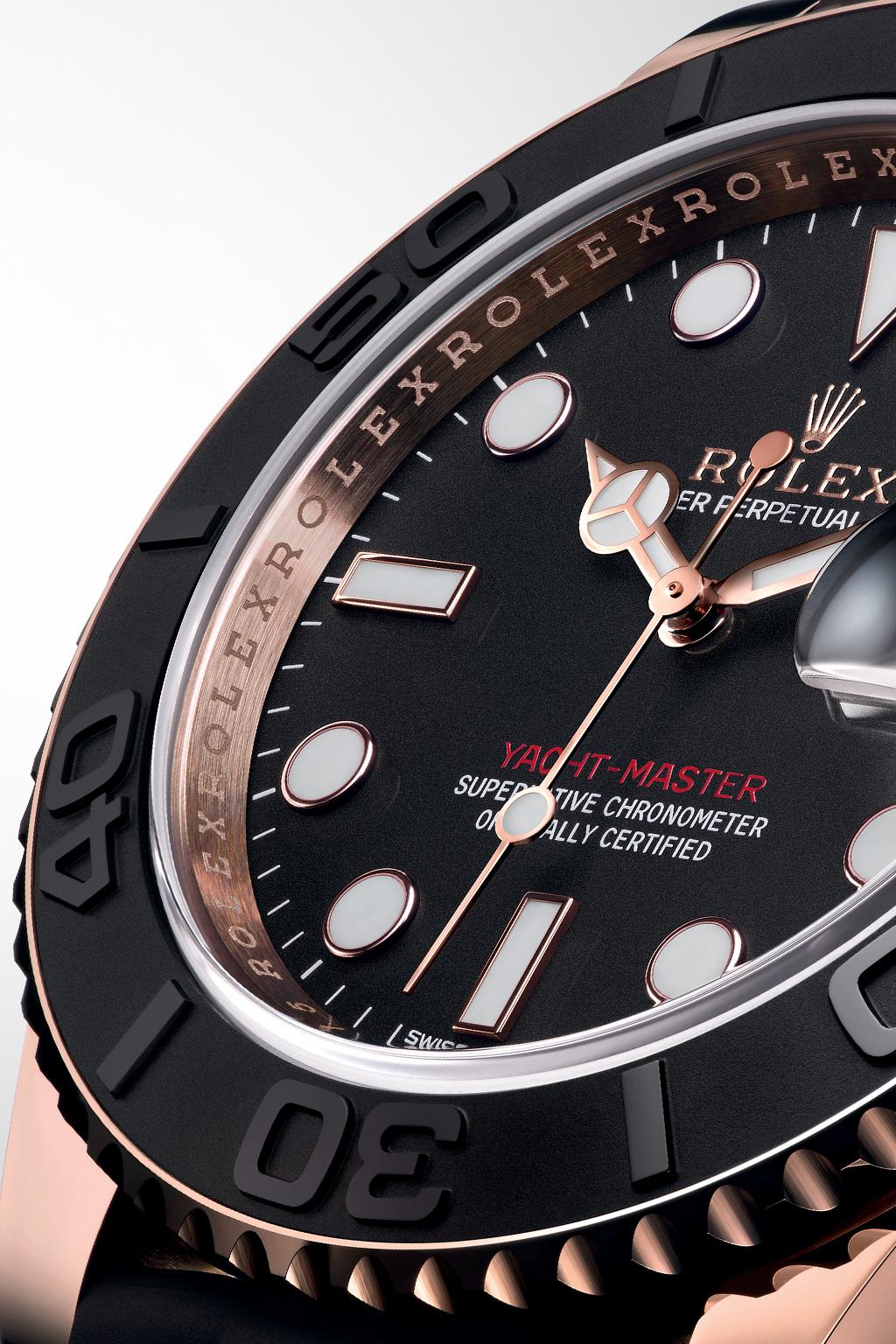 Function of the Yacht-Master 40 BIDIRECTIONAL ROTATABLE BEZEL The Yacht-Master s bidirectional rotatable 60-minute