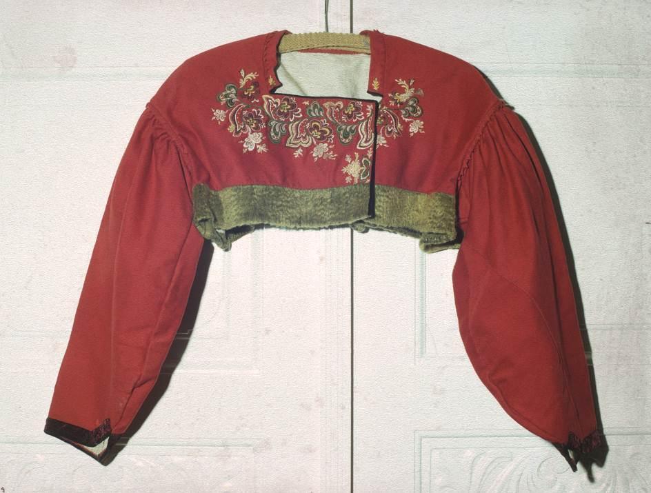 3): The red jacket clothing is, as indicated, named after the jacket worn with the dress. The jacket is made of red wool.