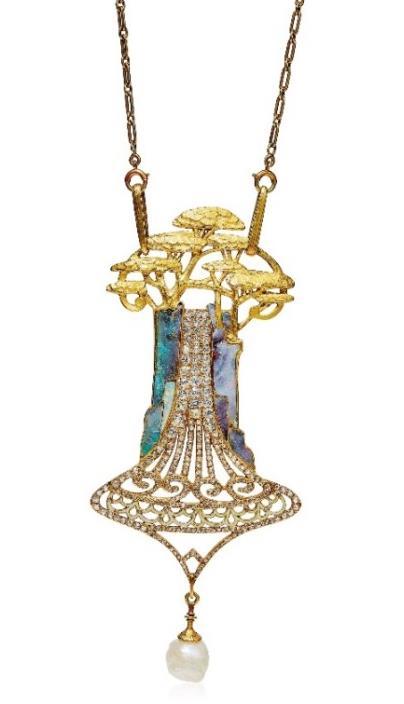 Beside the 45 pieces signed by Lalique the collector s couple was also fascinated by jewels designed by Georges Fouquet (1862-1957).
