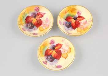 5cm diameter 60-90 (+ 21% BP*) 27 Royal Worcester three small trinket dishes, hand painted with