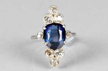 22 Jewellery 89-130 Thomas R Callan Ltd Lot 93 Lot 94 Lot 95 Lot 96 Lot 97 Lot 98 93 Ladies diamond and sapphire
