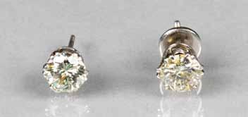 gold 15000-18000 (+ 21% BP*) 114 Pair ladies diamond stud earrings, each earring set with a 0.