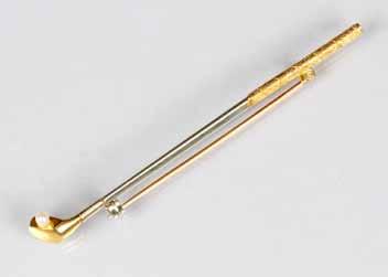 118 9 carat yellow and white gold tie pin in the form of a golf club with a set