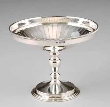 57ozs 400-500 (+ 21% BP*) 243 Boxed silver comport, circular bowl, fish scale design supported on a turned pedestal and a circular