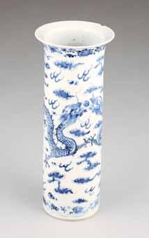 5cm high 250-350 (+ 21% BP*) 344 19th/20th Century blue and white Chinese vase, cylindrical