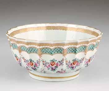 30cm diameter 18cm high 300-400 (+ 21% BP*) 359 20th Century Chinese Famille Rose fluted bowl.