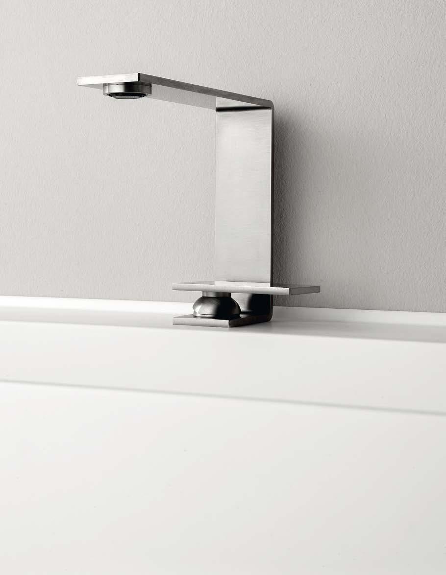 OBJECT OF PURE DESIGN, THIS UNIQUE FAUCET WITH AN ULTIMATE THICKNESS OF 5mm CONVEYS GREAT LIGHTNESS AND ELEGANCE si