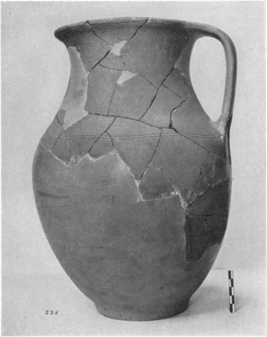 598 DOROTHY BURR with one or two handles, deep bowls, and pitchers. Decoration in incision is simple, but not uncommon.