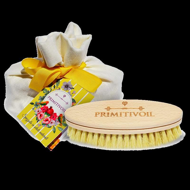 Body Brush An essential beauty routine, home like in S.P.A., with only 3 minutes a day! It is designed with natural bristles and a flat wooden handle branded PrimitivOil.