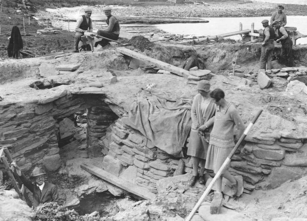 25. Work at Skara Brae under the direction of Gordon Childe (bottom left) Thomas Kent, Orkney Archives. Rousay, his home island (Reynolds and Ritchie 1985).