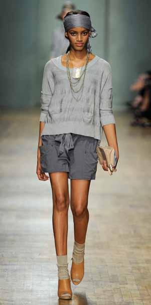 Look 18 GREY STRIPE CROPPED PULLOVER LIGHT GREY HEATHER HERITAGE TUNIC GREY HERITAGE KNIT SHORT GREY HERITAGE FEATHER SCARF