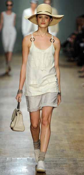 Look 3 NATURAL HERITAGE HENLEY TANK SMOKED TAUPE HERITAGE BLOOMER SHORT NATURAL LUREX STRAW HAT CHALK LEATHER