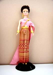was similar to Thai Chakri costume and Thai Siwalai costume but covered with 2 layers of breast
