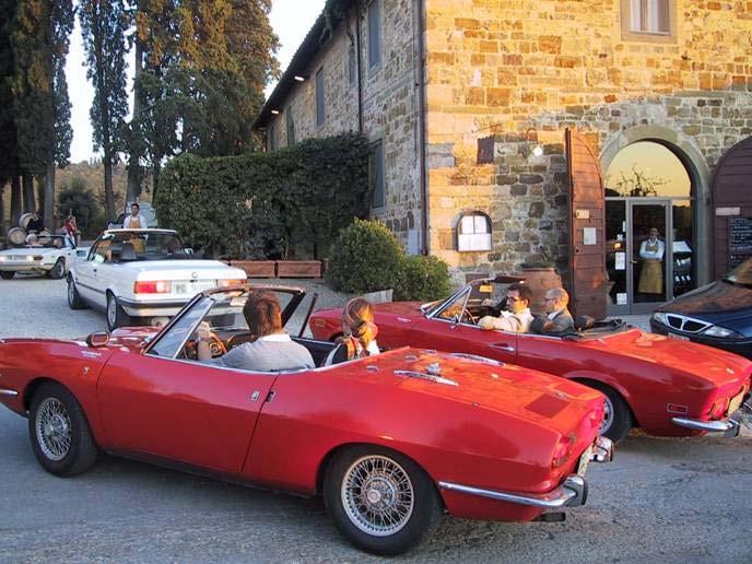 Vintage car and Vespa tour: how to enjoy old villages, historic