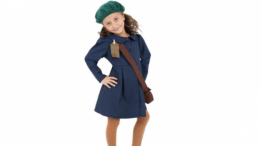 Website discontinues Anne Frank costume after critics express disgust By Washington Post, adapted by Newsela staff on 10.25.17 Word Count 582 Level 980L A photo of the Anne Frank costume.