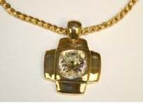 $6,900 (10578) 14KT STAR PENDANT - 14kt star pendant with solitary diamond, approximately 0.14 carats.