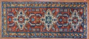 Antique Turkish Yuruk rug, approx 4 x 101 Turkey, circa 1930 Est $2,500-3,000 1062 1073 Persian Kaskai rug, approx 410 x 68 Iran, modern Est $500-800 1074 Antique
